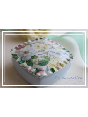 M's decoration